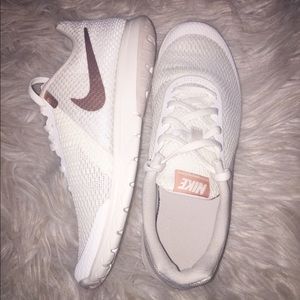 Women’s Nike Tennis Shoes